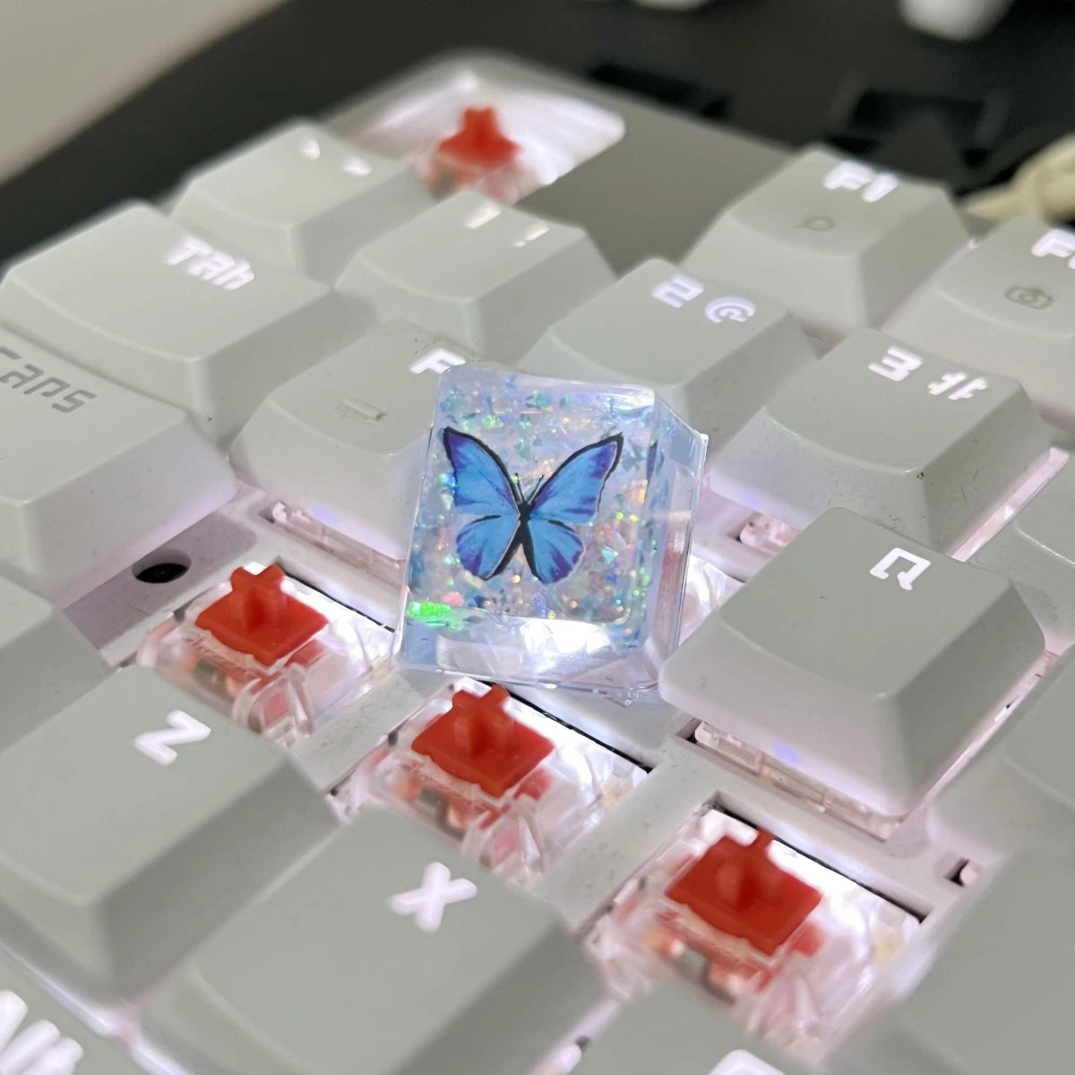 1Pcs New Best Selling Translucent Butterfly Keycaps Cross Axis Mechanical Keyboard Keycaps With Accessories R251