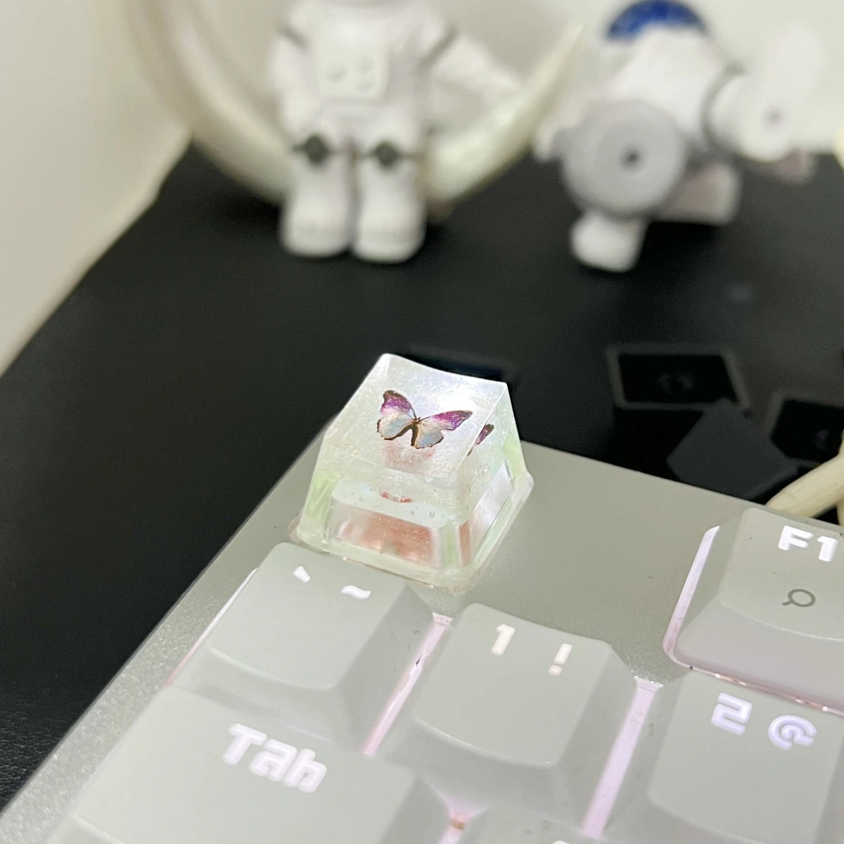 1Pcs New Best Selling Translucent Butterfly Keycaps Cross Axis Mechanical Keyboard Keycaps With Accessories R251