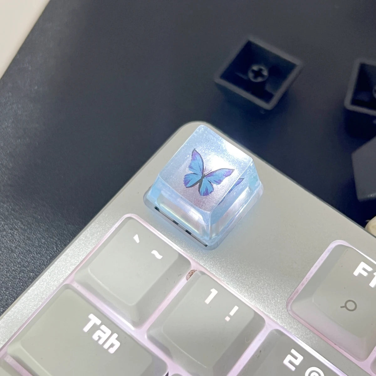1Pcs New Best Selling Translucent Butterfly Keycaps Cross Axis Mechanical Keyboard Keycaps With Accessories R251