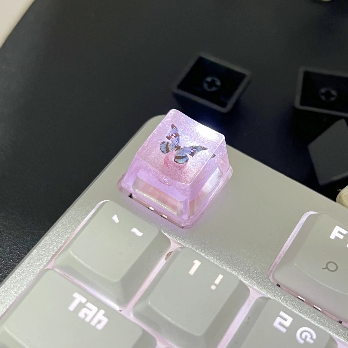 1Pcs New Best Selling Translucent Butterfly Keycaps Cross Axis Mechanical Keyboard Keycaps With Accessories R251